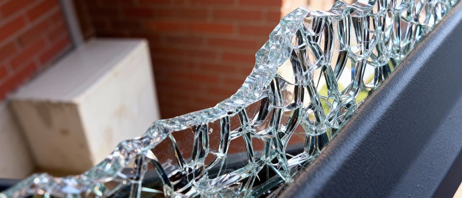 tempered glass breaken