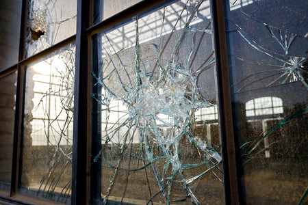 Silkscreen Ceramic Fritted Glass: Avoid These 5 Costly Mistakes When Choosing Architectural Glass